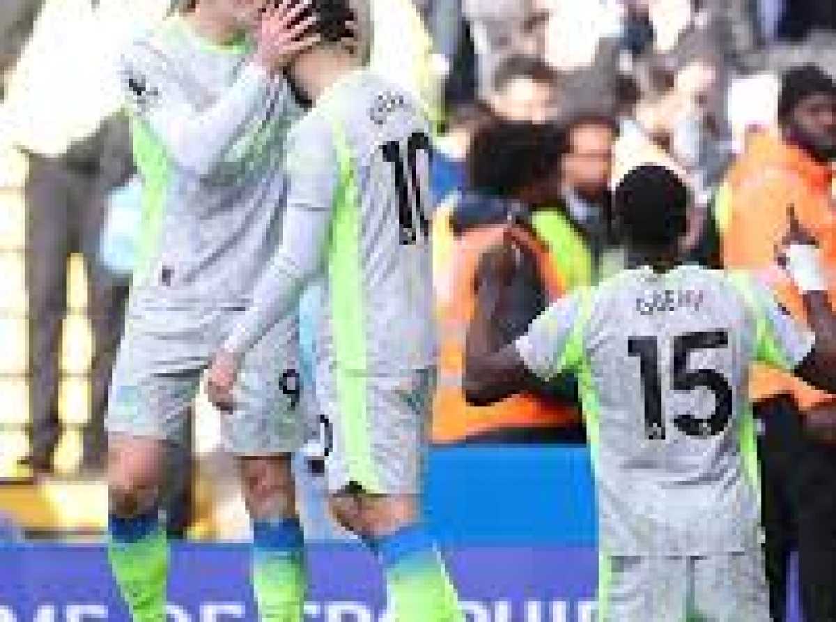 Man City beat Chelsea to turn up heat on Arsenal